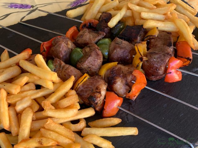 Brochettes de porc mariné